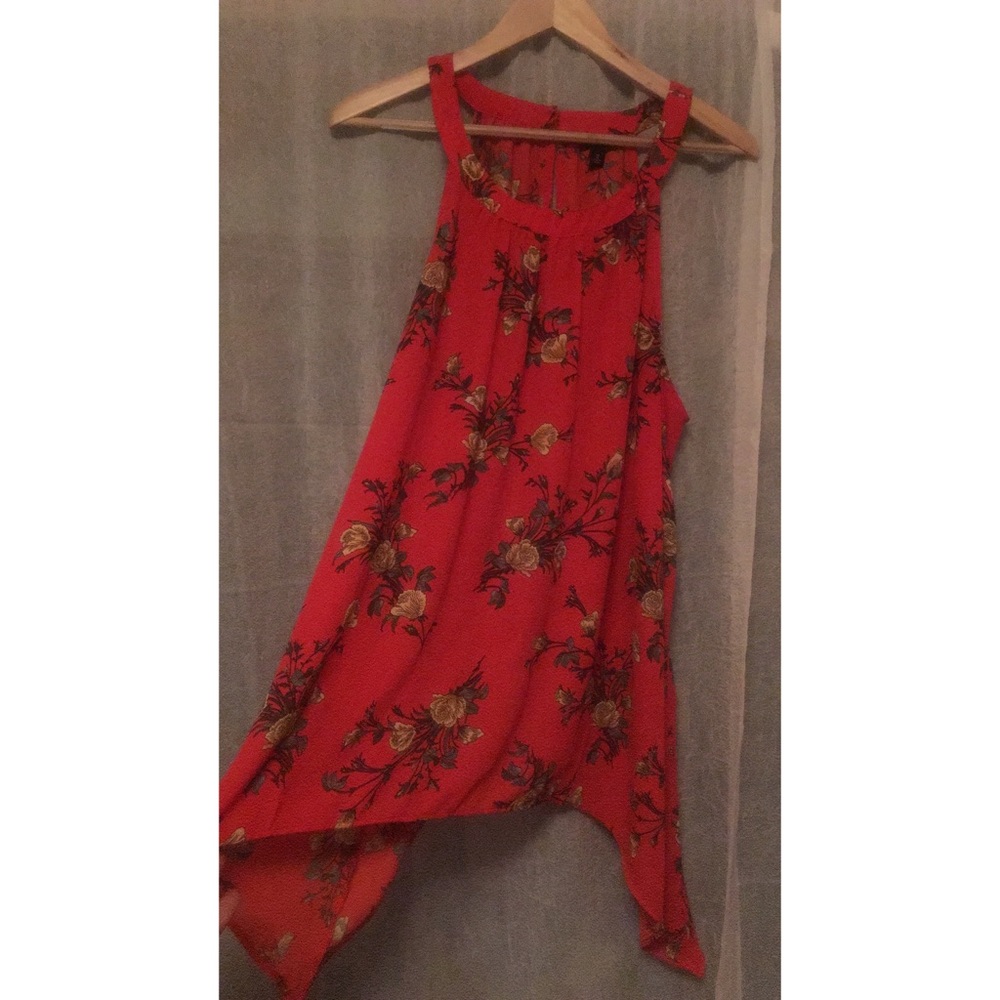 Beautiful flowy tank